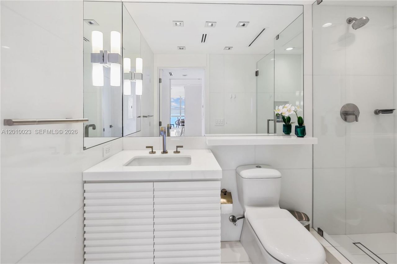 6899 Collins Ave, Unit 2208, Miami Beach, FL 33141 Photo