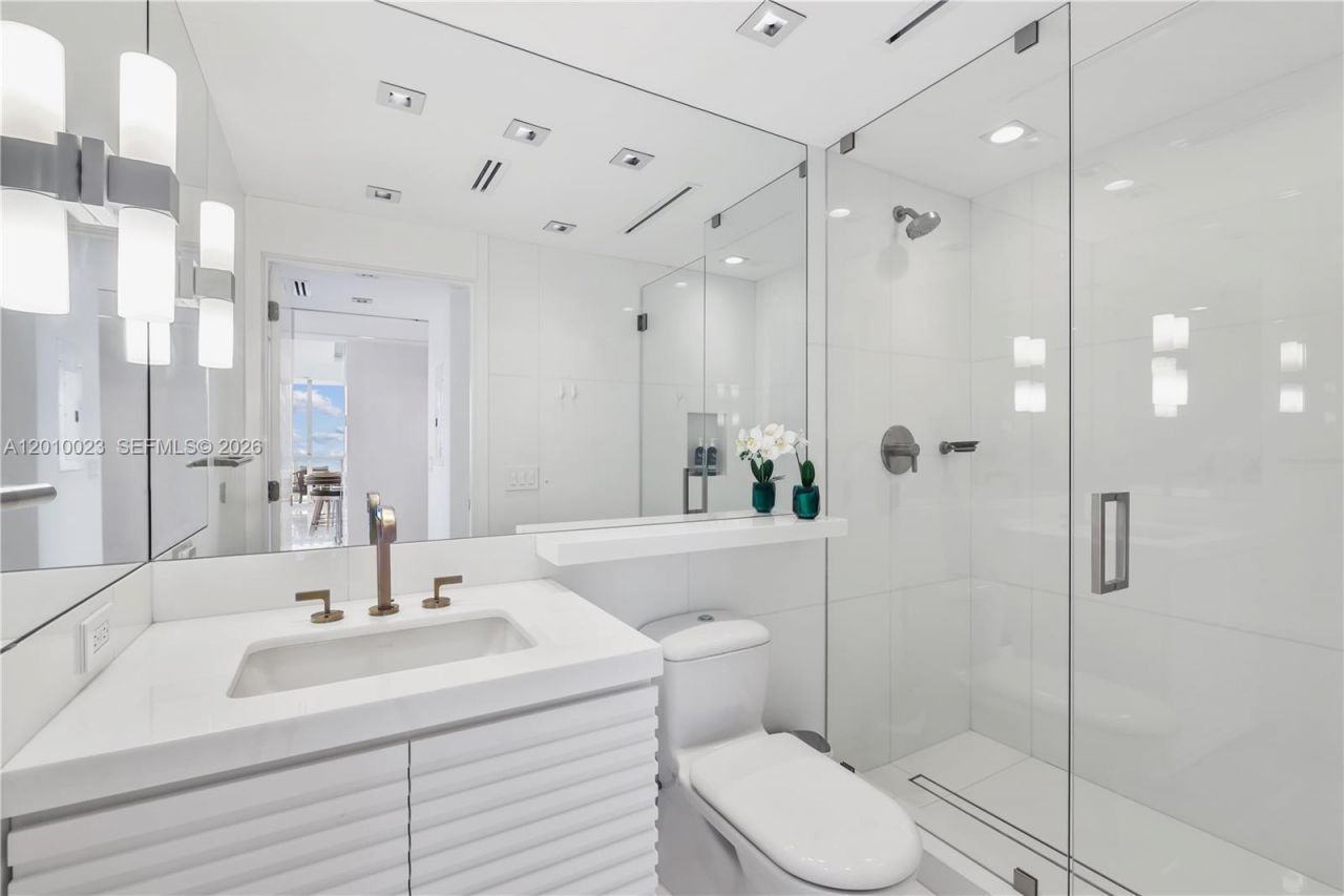 6899 Collins Ave, Unit 2208, Miami Beach, FL 33141 Photo