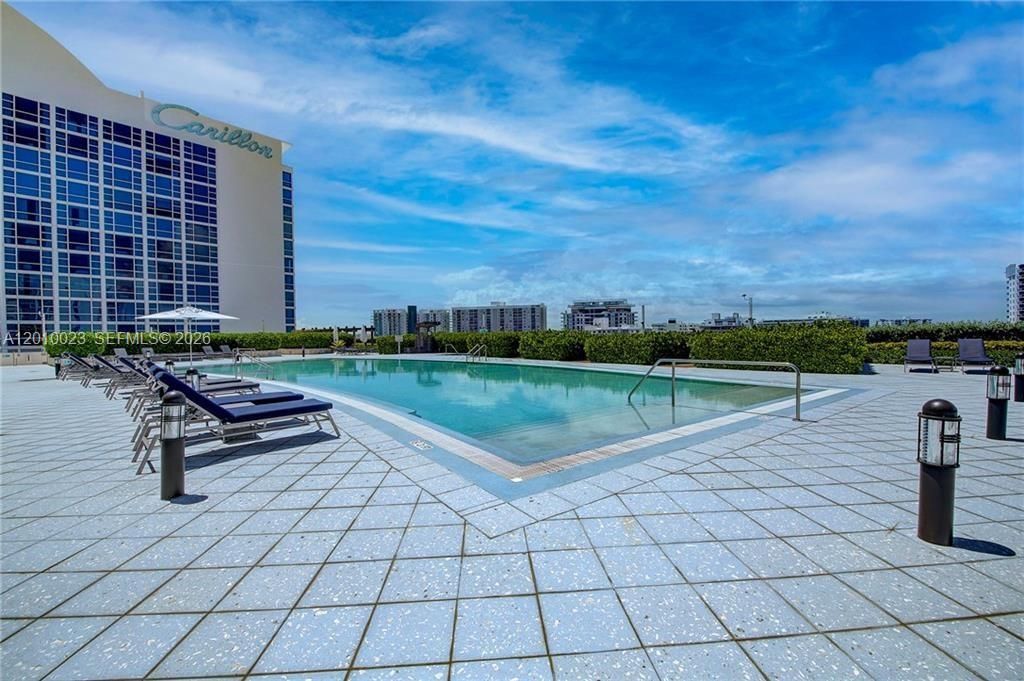 6899 Collins Ave, Unit 2208, Miami Beach, FL 33141 Photo