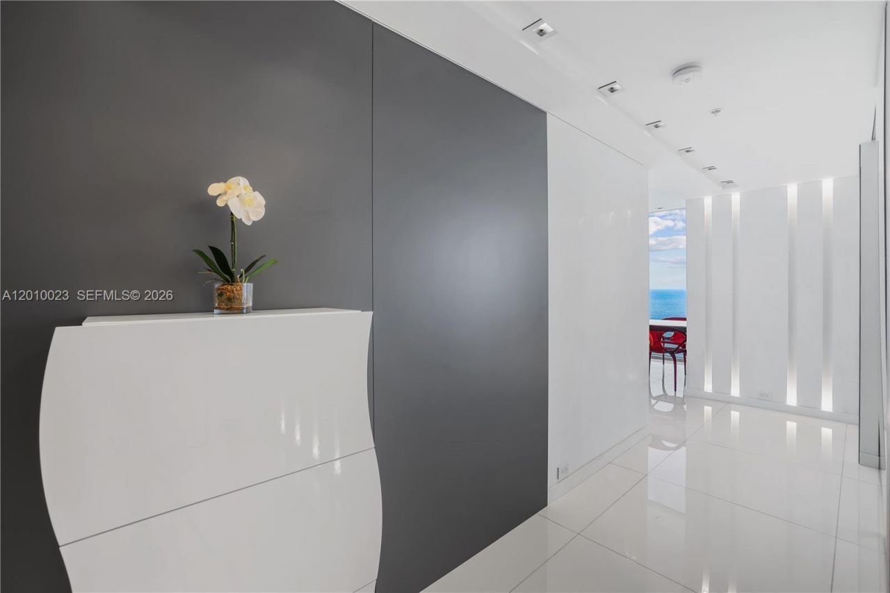 6899 Collins Ave, Unit 2208, Miami Beach, FL 33141 Photo