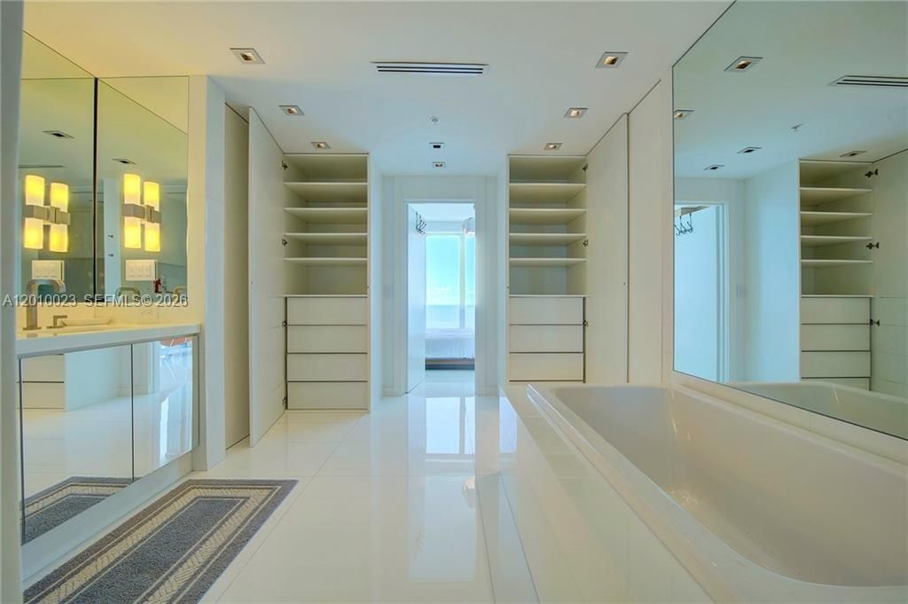 6899 Collins Ave, Unit 2208, Miami Beach, FL 33141 Photo