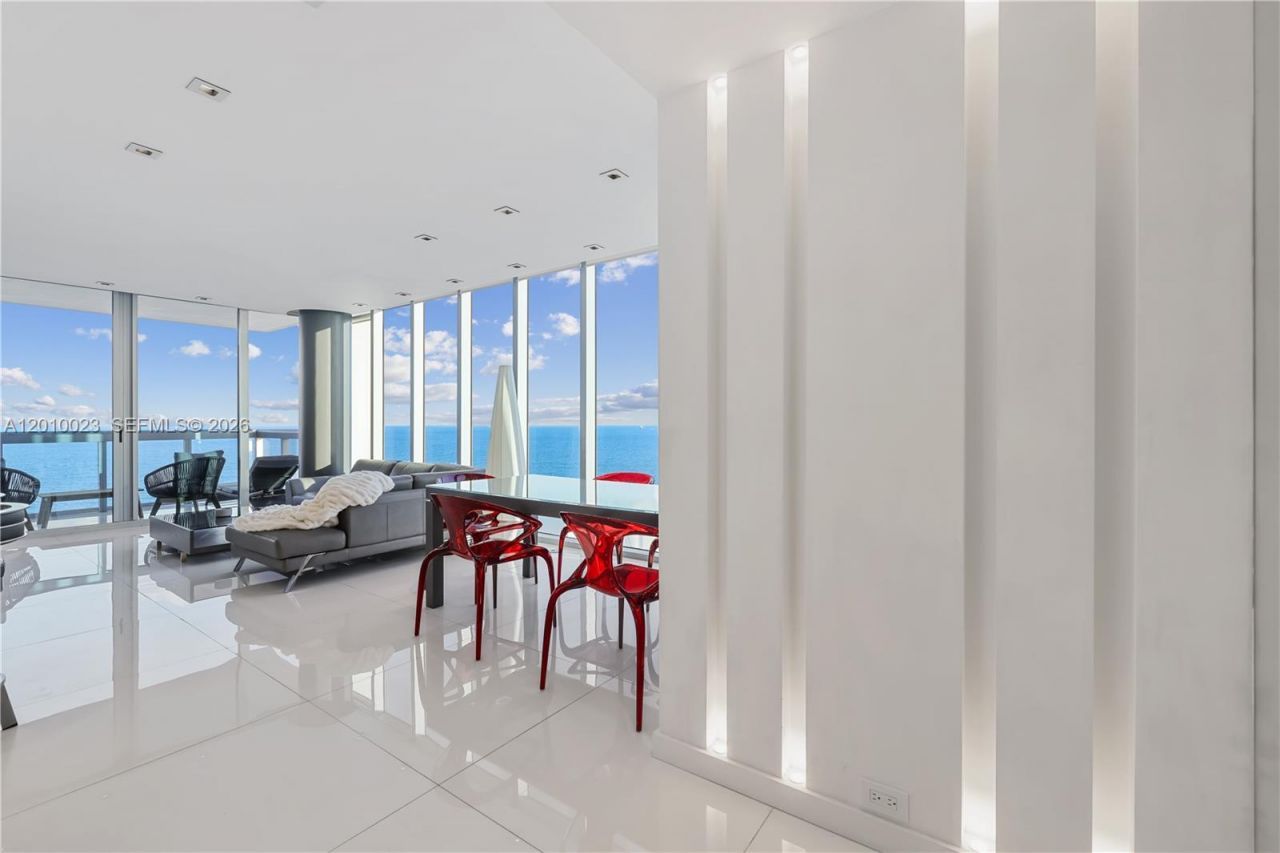 6899 Collins Ave, Unit 2208, Miami Beach, FL 33141 Photo