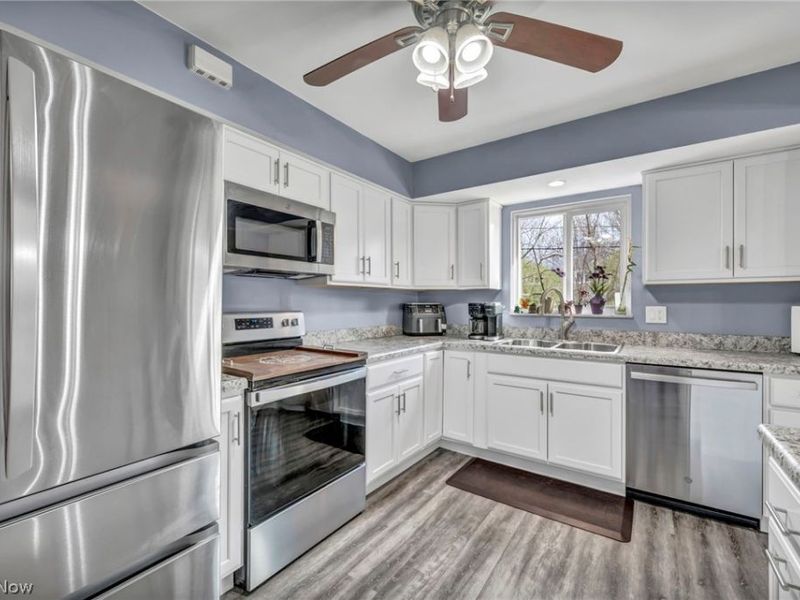 24281 Lebern Drive, North Olmsted, OH 44070 Photo 17
