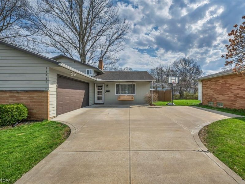 24281 Lebern Drive , North Olmsted, OH 44070 Photo 2