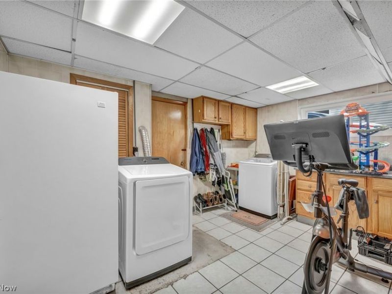 24281 Lebern Drive , North Olmsted, OH 44070 Photo 31