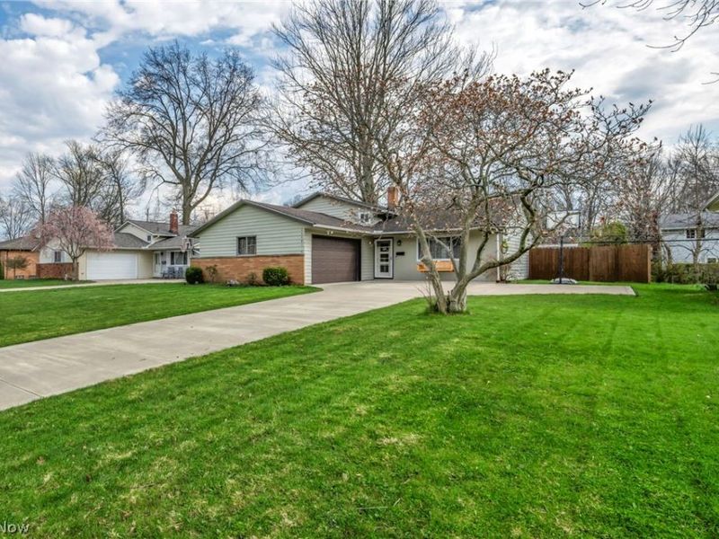 24281 Lebern Drive , North Olmsted, OH 44070 Photo 4