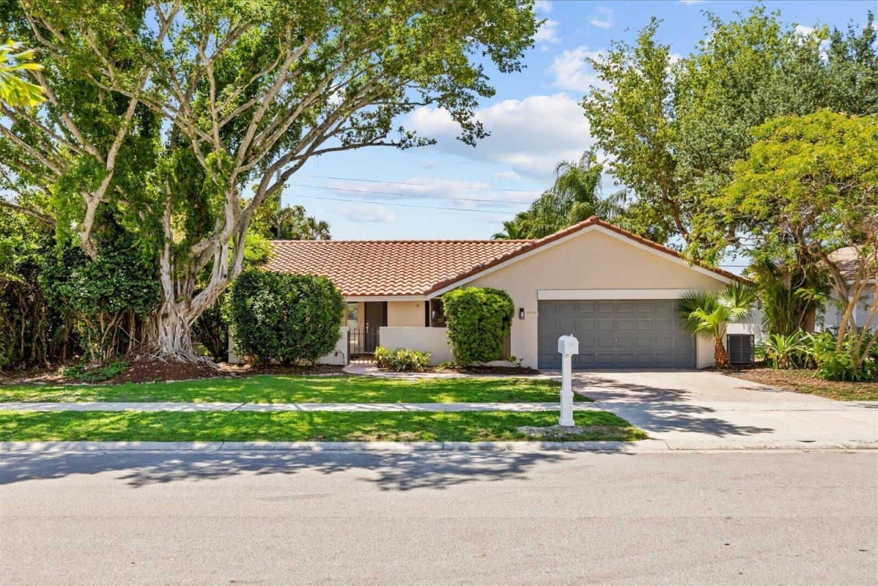 21143 N Escondido Way Way N, Boca Raton, FL 33433 Photo