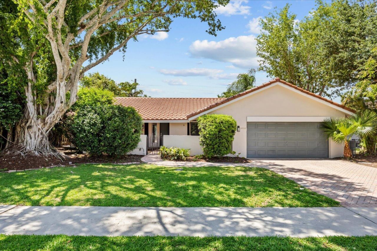 21143 N Escondido Way Way N, Boca Raton, FL 33433 Photo