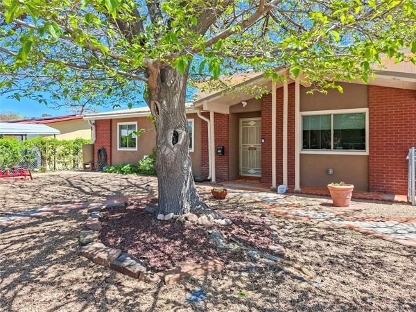 2433 Avenida De Las Estrellas, Santa Fe, NM 87507