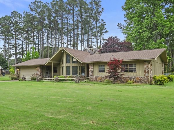 151 Pinon, Searcy, AR 72143