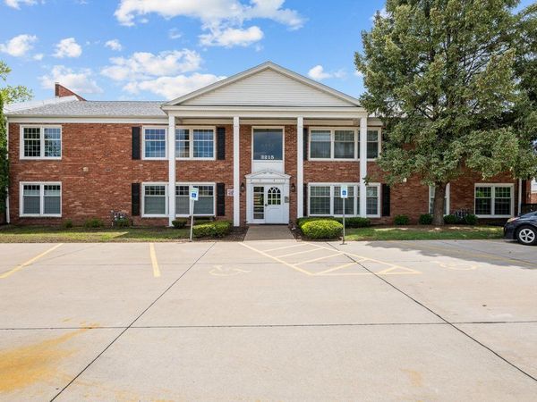 3215 E Locust Street , Unit 15, Davenport, IA 52803