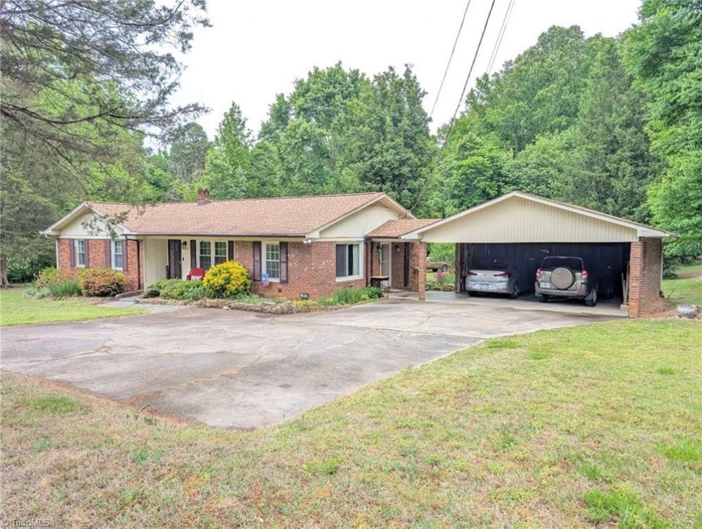 4909 Colonial Circle, Trinity, NC 27370 Main Photo