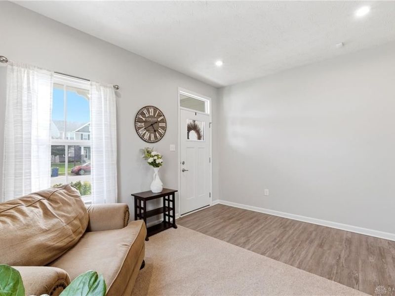 977 Cedar Grove Drive, Tipp City, OH 45371 Photo 5