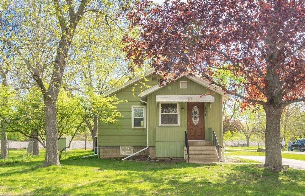 1204 Longfellow Avenue, Waterloo, IA 50703 Main Photo