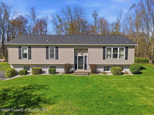 125 Wagner Boulevard, Greenfield Twp, PA 18407