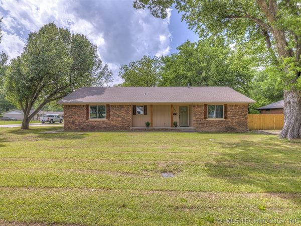912 S Garfield Avenue , Wagoner, OK 74467