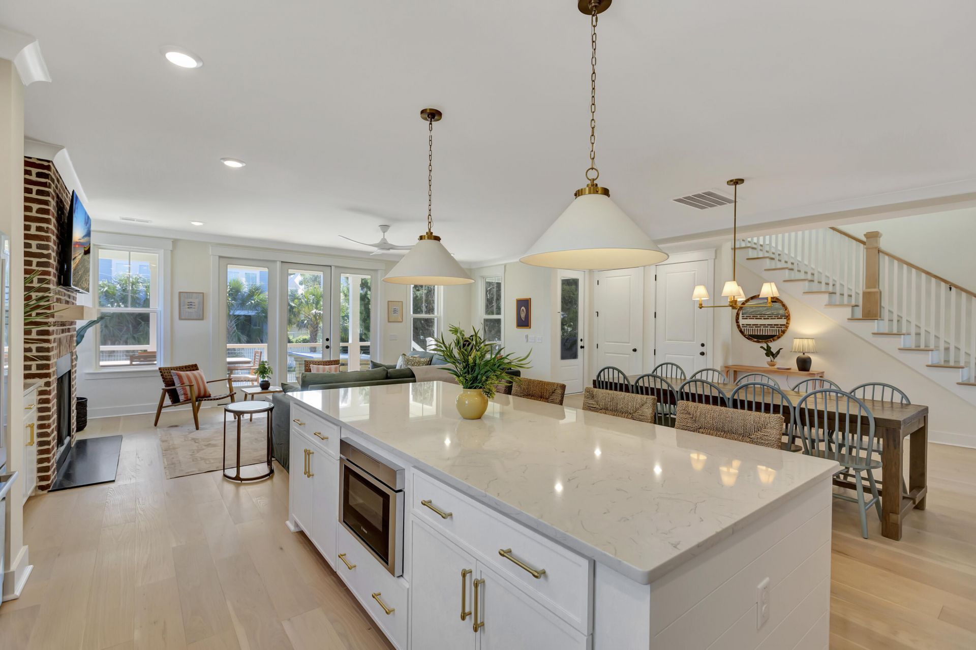 312 Palm Boulevard Photo 17