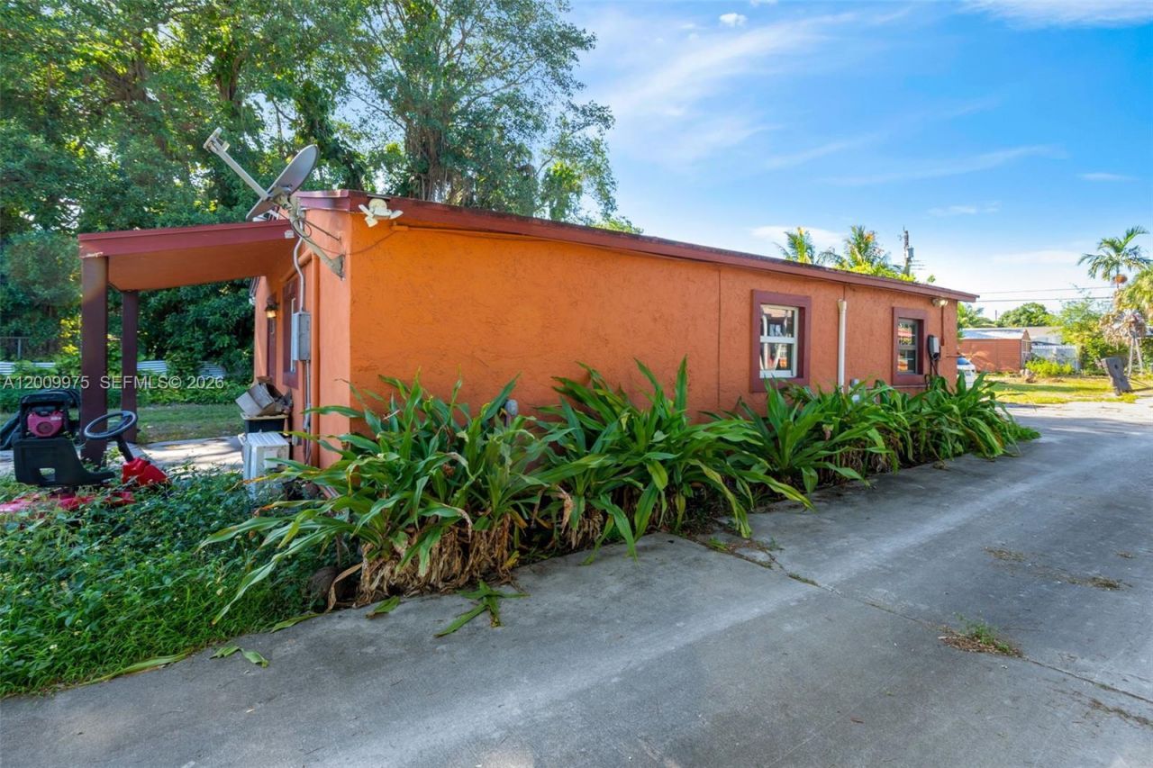 4351 SW 25th St , Fort Lauderdale, FL 33317 Photo