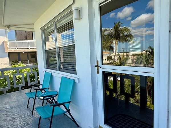 467 Golden Isles Dr , Unit 310, Hallandale Beach, FL 33009