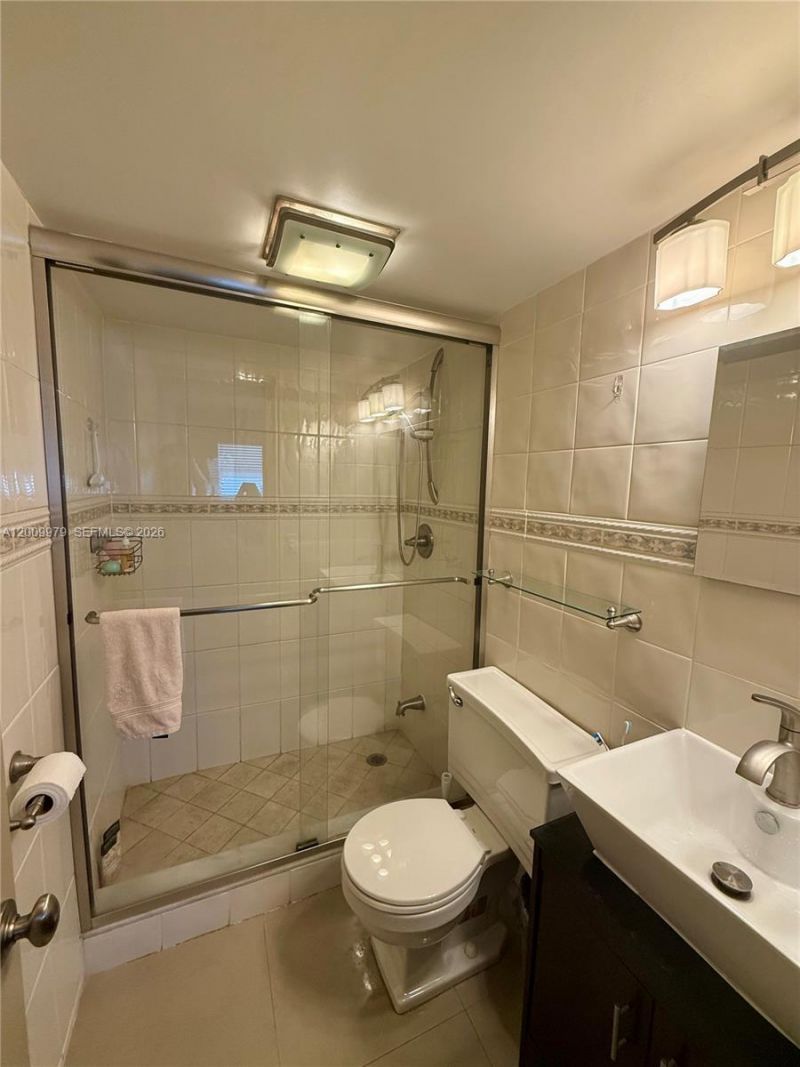 467 Golden Isles Dr , Unit 310, Hallandale Beach, FL 33009 Photo
