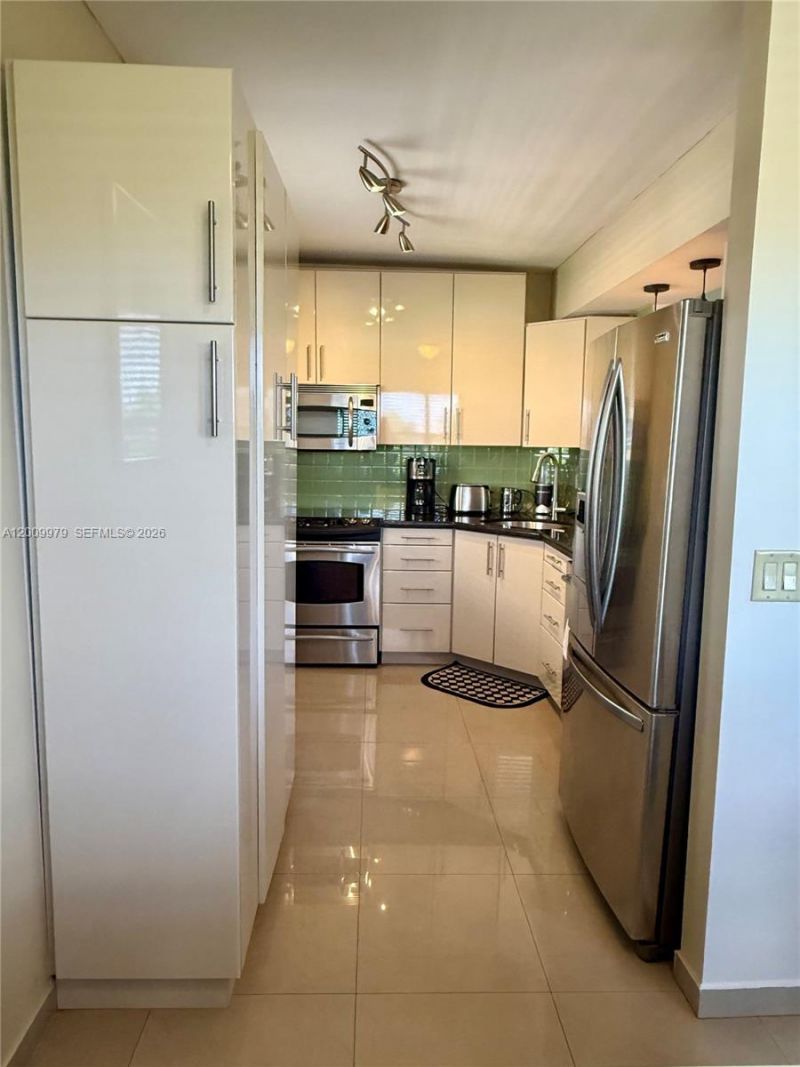 467 Golden Isles Dr , Unit 310, Hallandale Beach, FL 33009 Photo