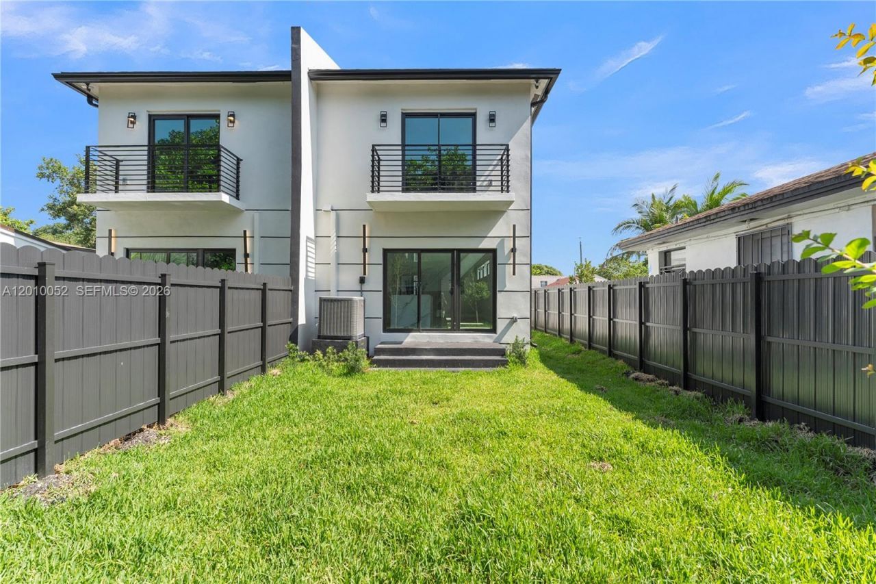 1818 NW 49th St, Miami, FL 33142 Photo
