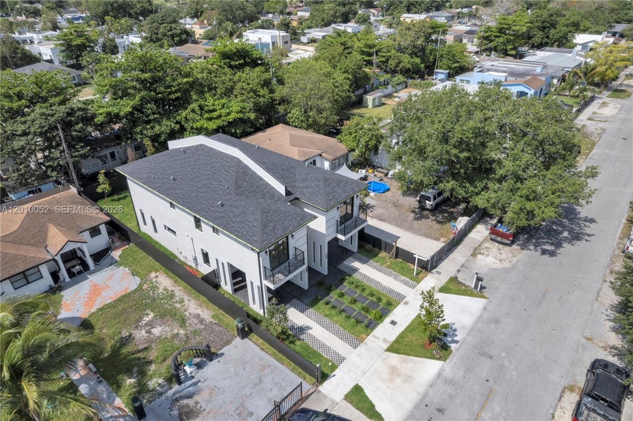 1818 NW 49th St, Miami, FL 33142 Photo