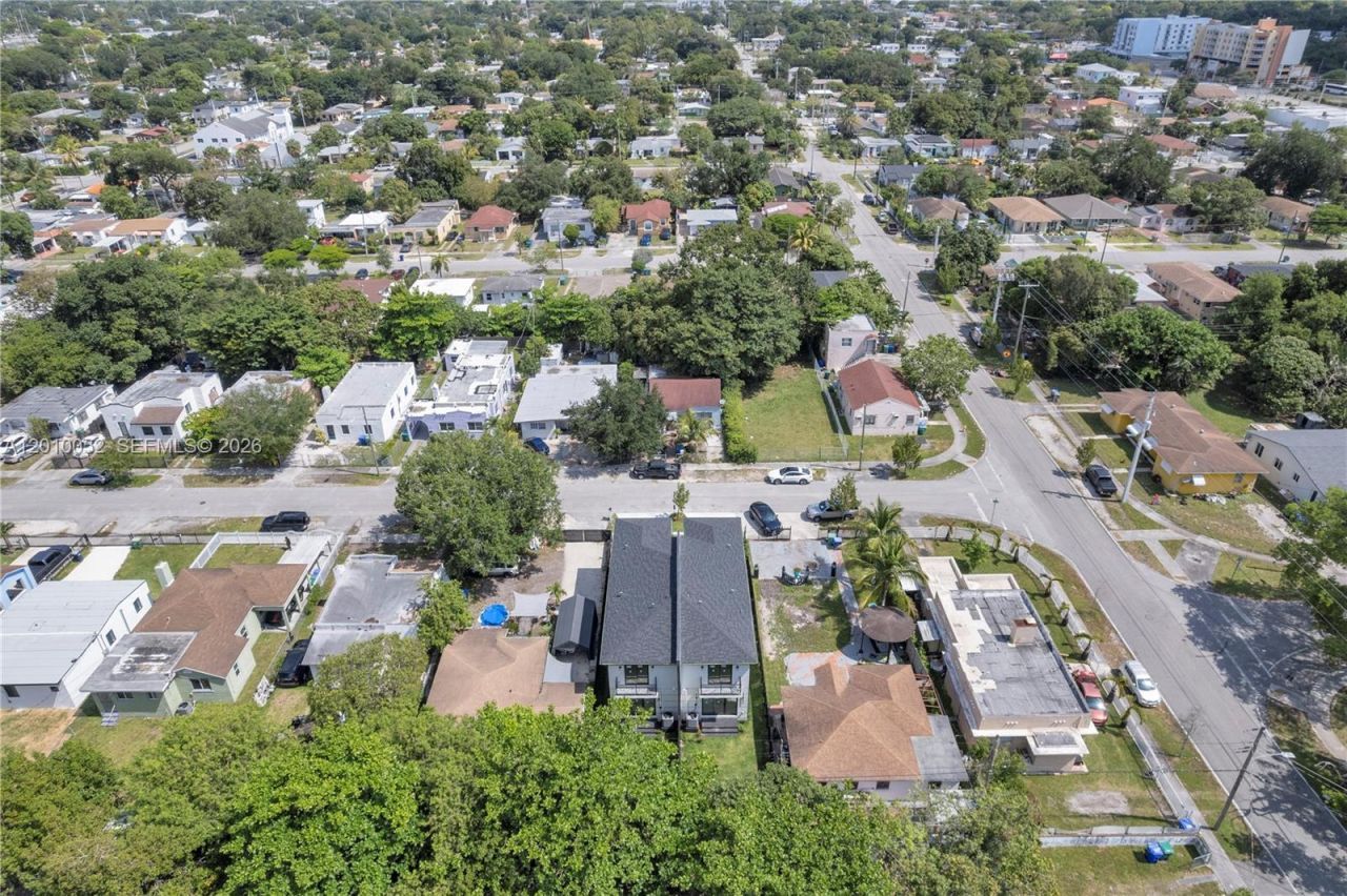 1818 NW 49th St, Miami, FL 33142 Photo
