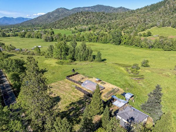 2401 E Fork Road, Williams, OR 97544