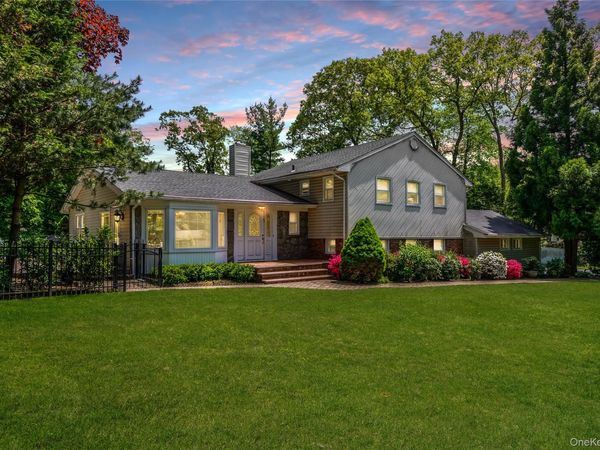21 Kodiak Drive, Woodbury, NY 11797