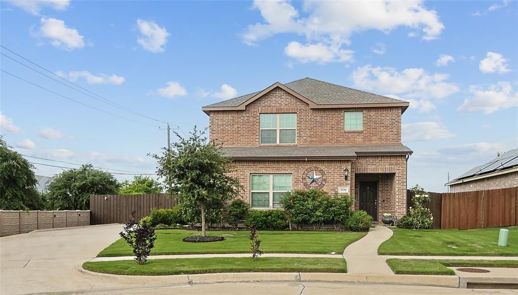 1556 Woodlake Drive, Waxahachie, TX 75165 Main Photo