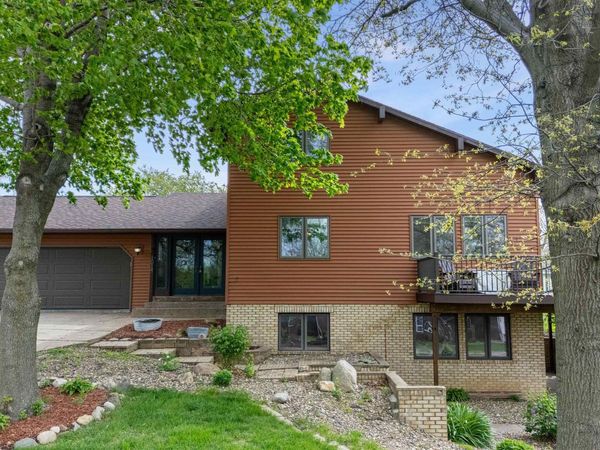 1014 Oakland Drive, Tama, IA 52339