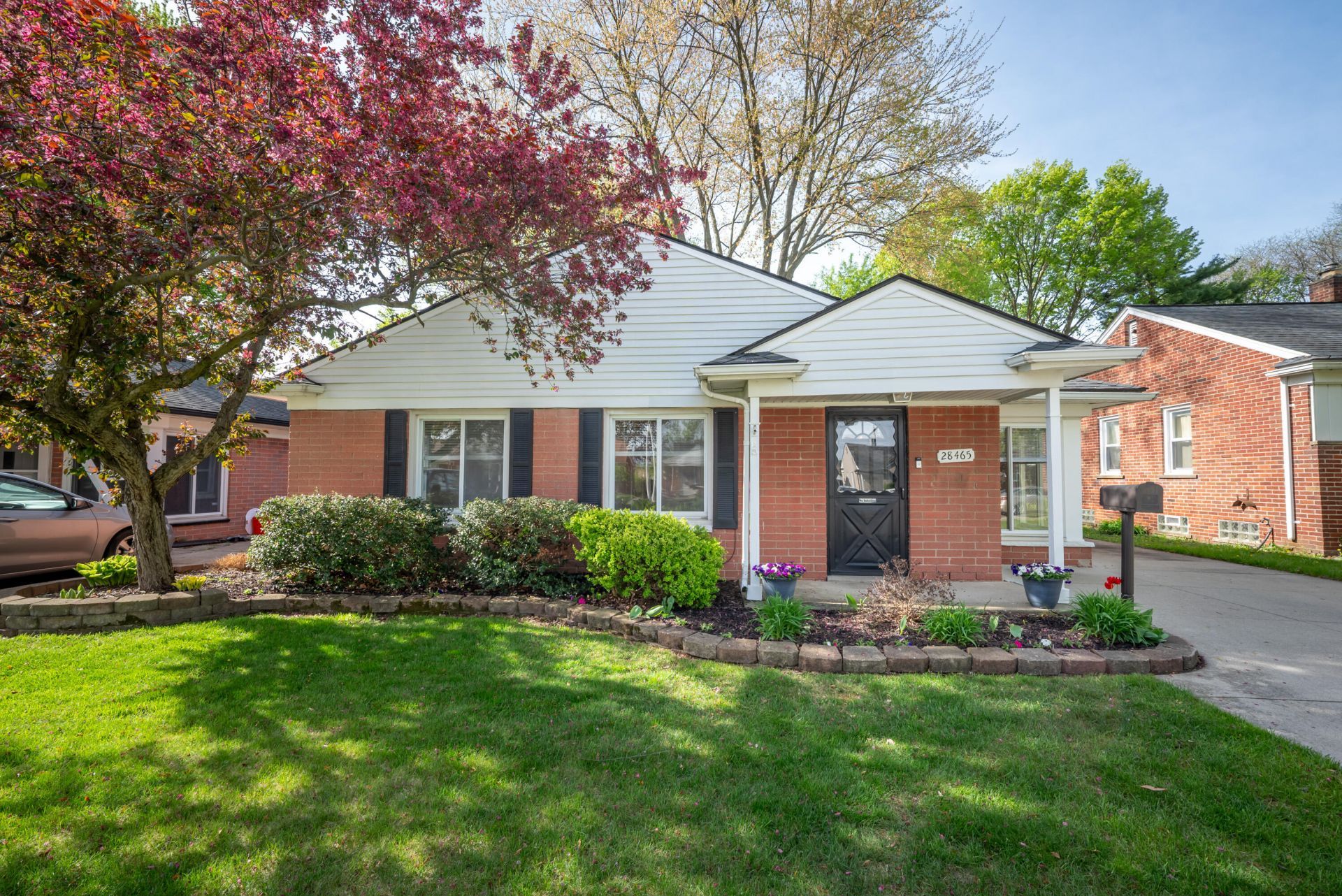 28465 N Clements Circle, Livonia, MI 48150 Main Photo