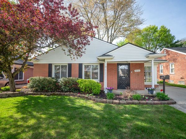 28465 N Clements Circle, Livonia, MI 48150