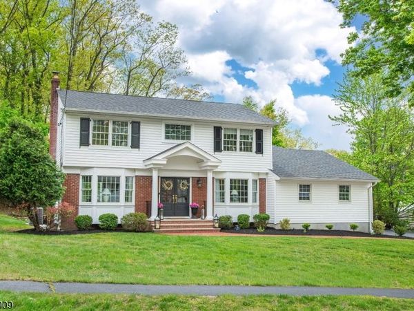 17 WESTOVER TER, West Caldwell, NJ 07006