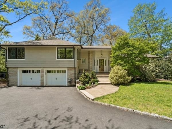 29 Knob Hill Dr, Summit, NJ 07901