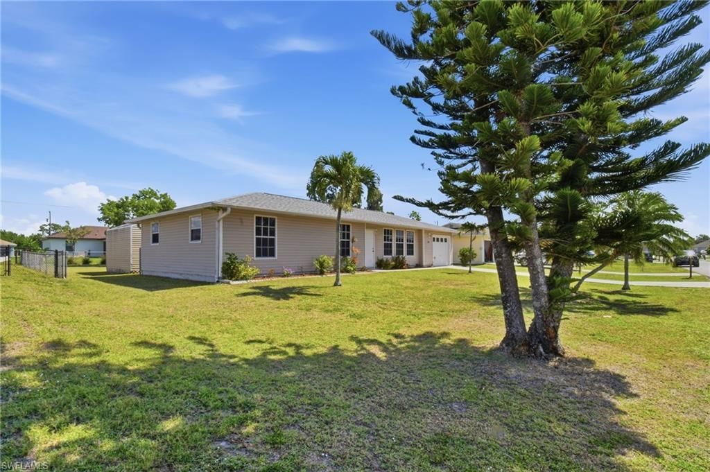 2111 NE 25th St, Cape Coral, FL 33909 Photo