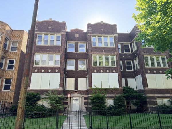 6751 S Chappel Avenue , Chicago, IL 60649