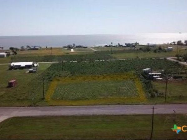 631 Washington Avenue , Port Lavaca, TX 77979