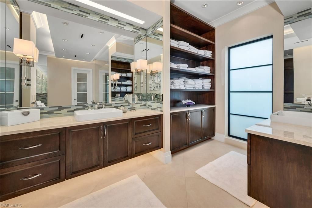 384 Edgemere Way E, Naples, FL 34105 Photo