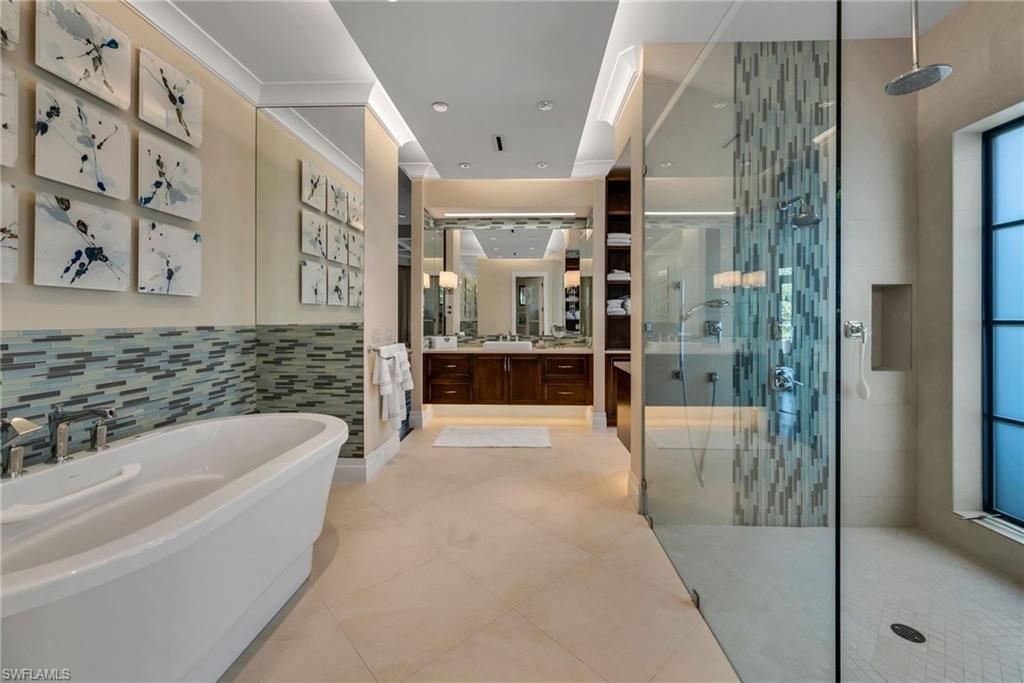 384 Edgemere Way E, Naples, FL 34105 Photo