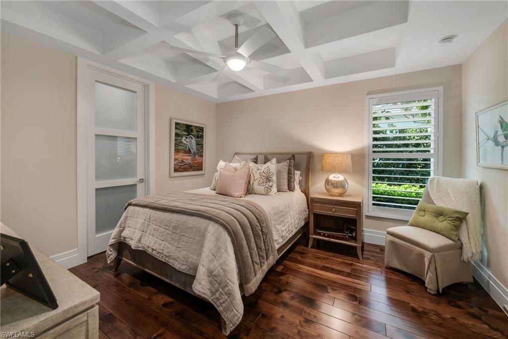 384 Edgemere Way E, Naples, FL 34105 Photo