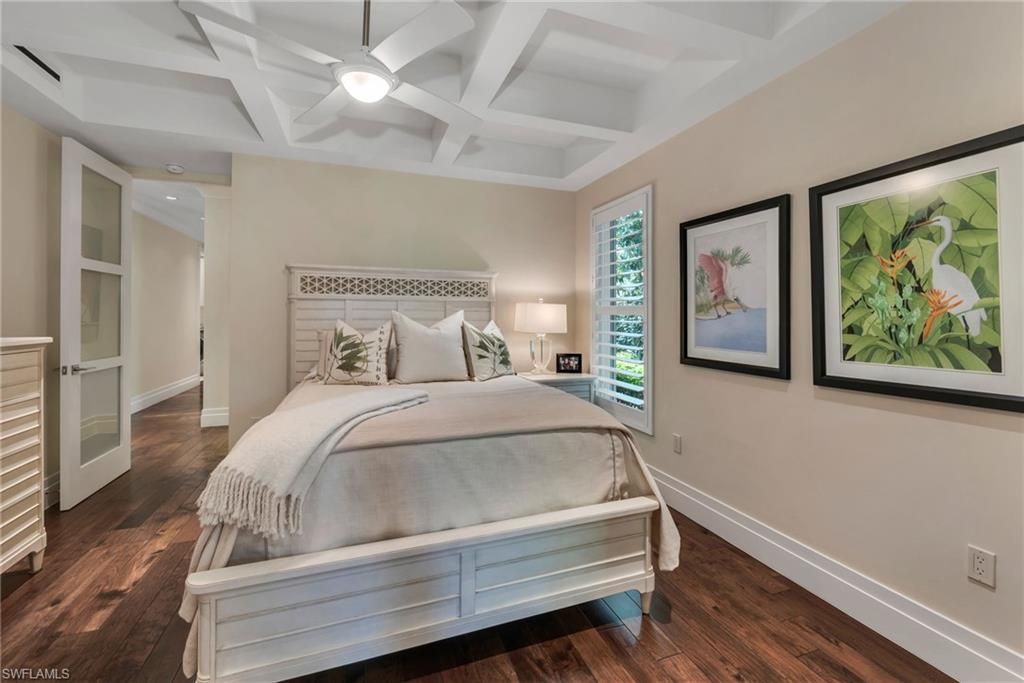 384 Edgemere Way E, Naples, FL 34105 Photo