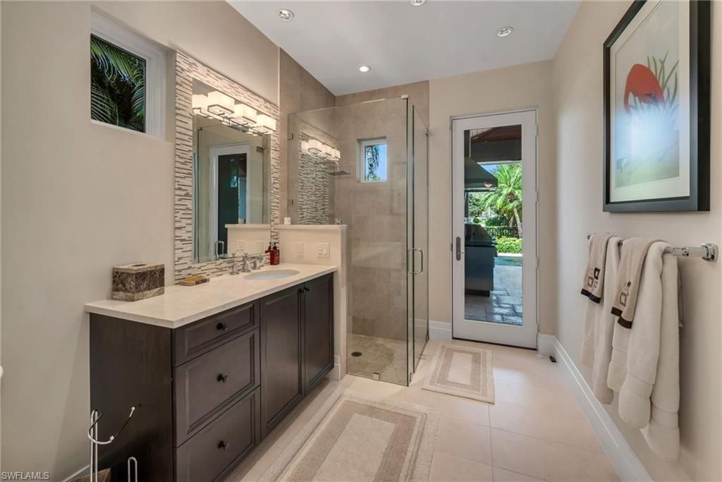 384 Edgemere Way E, Naples, FL 34105 Photo