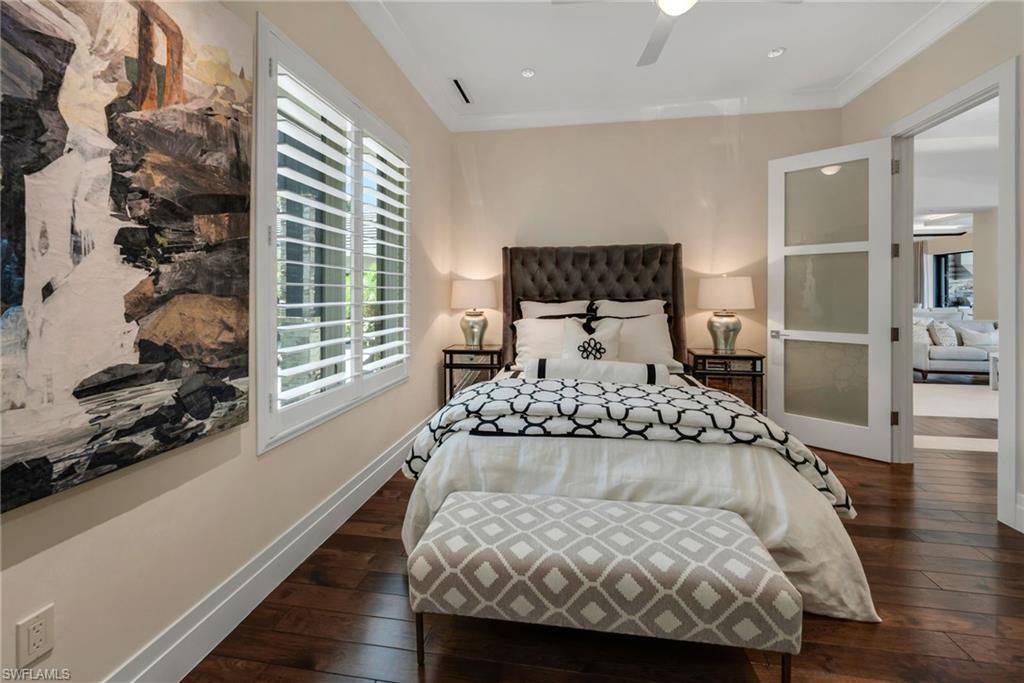 384 Edgemere Way E, Naples, FL 34105 Photo