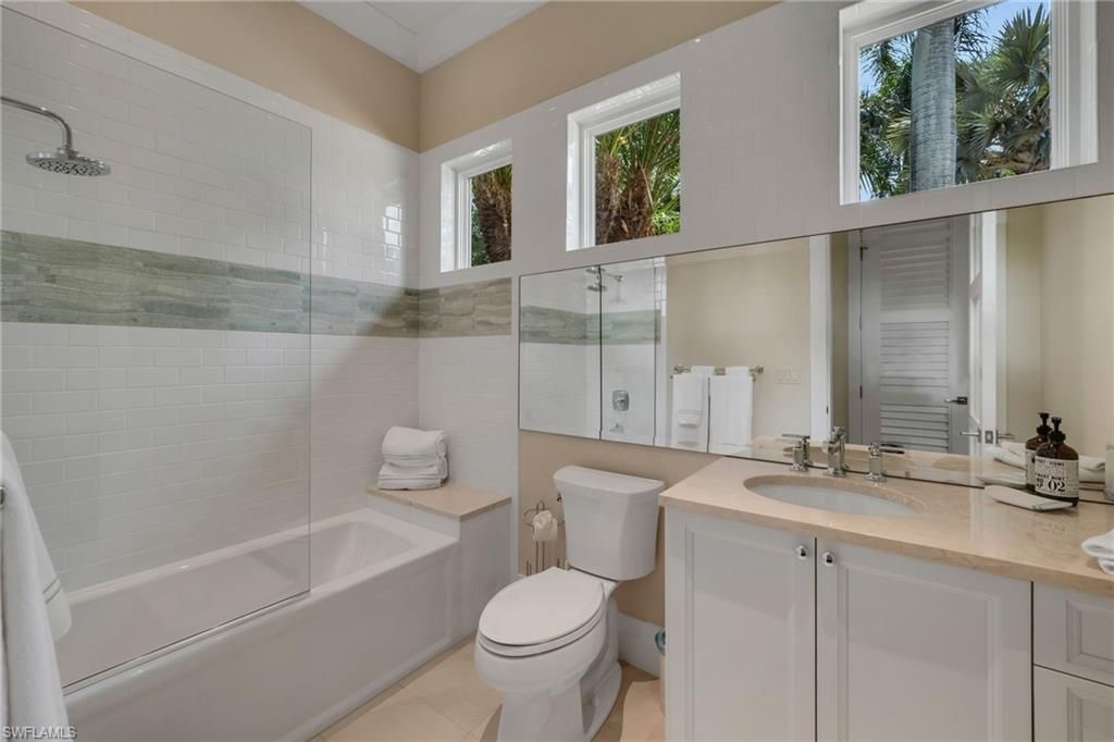 384 Edgemere Way E, Naples, FL 34105 Photo
