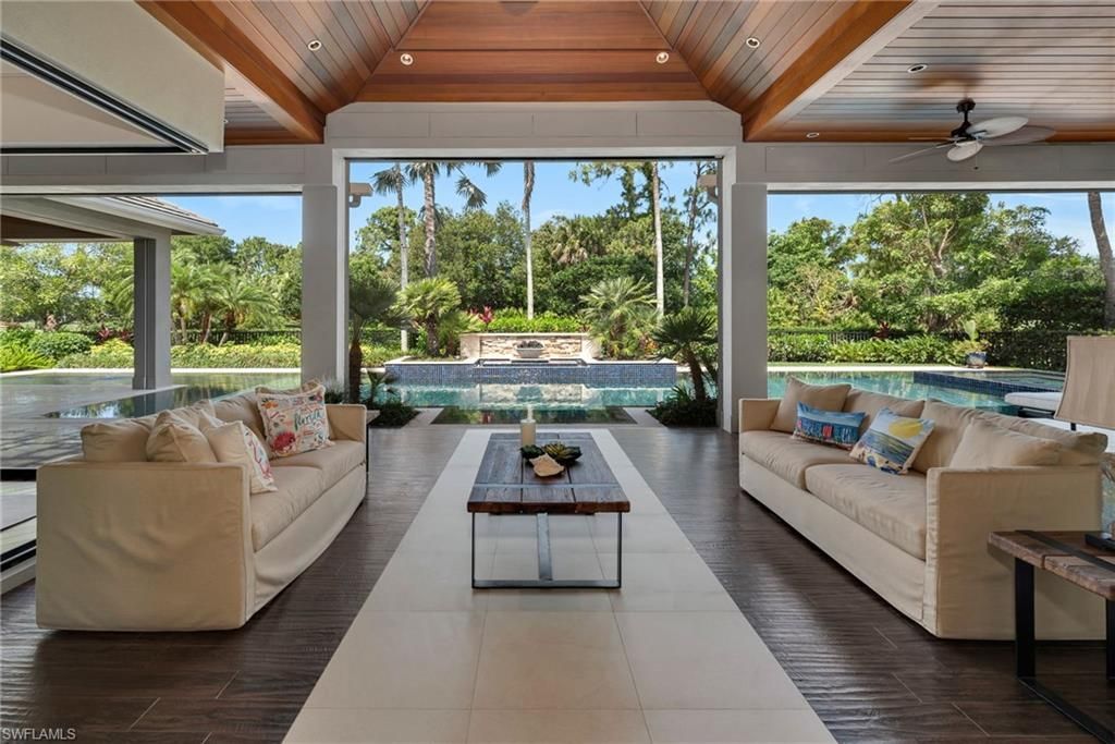 384 Edgemere Way E, Naples, FL 34105 Photo