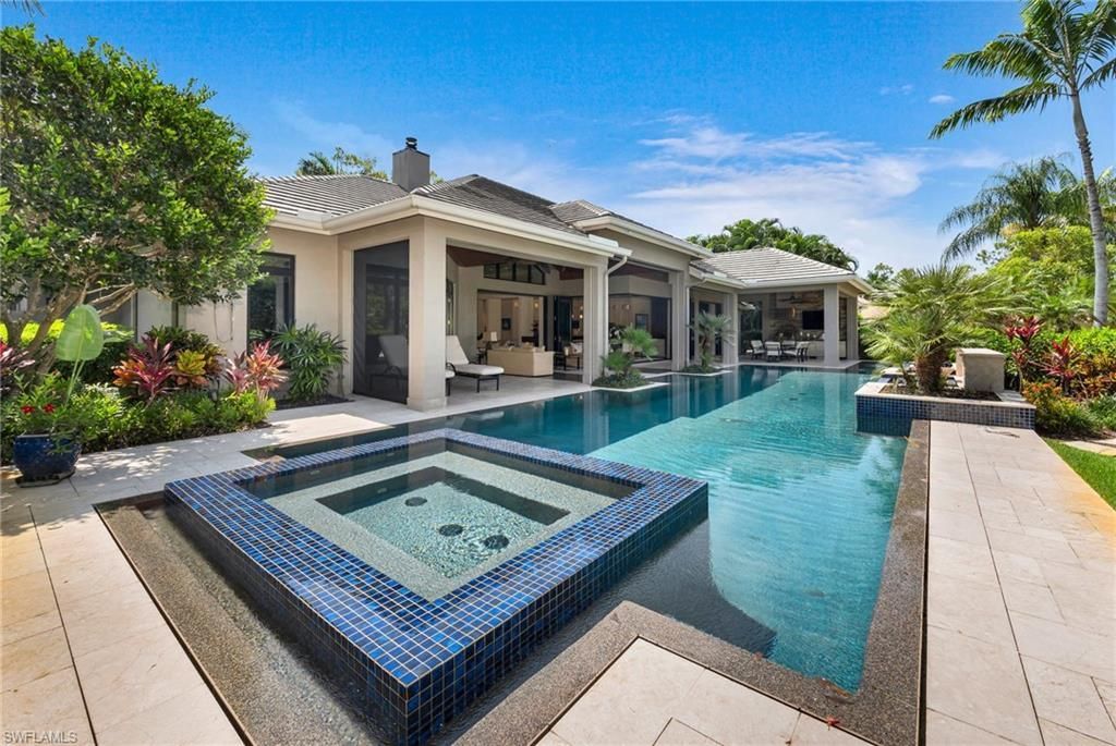 384 Edgemere Way E, Naples, FL 34105 Photo