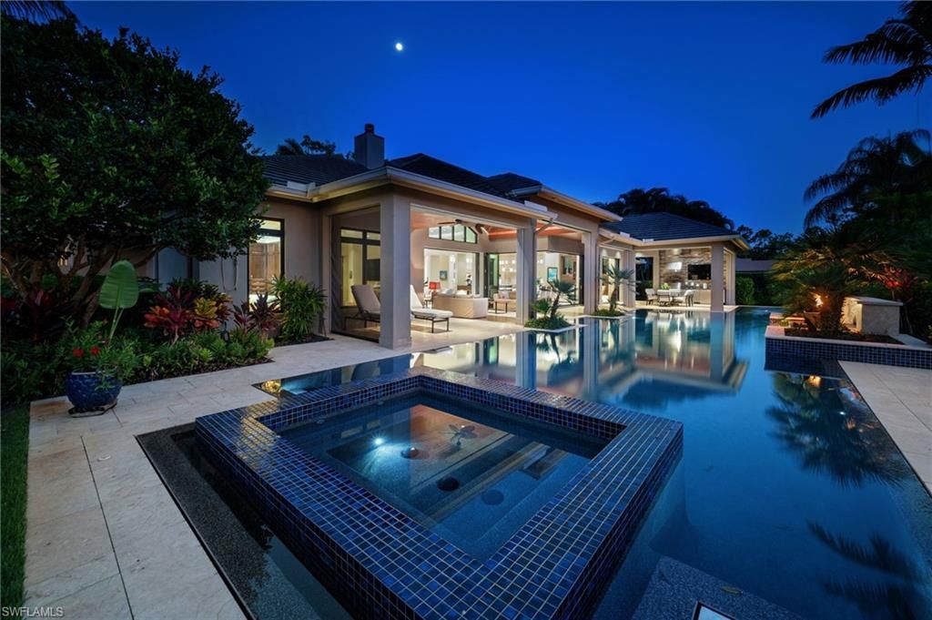 384 Edgemere Way E, Naples, FL 34105 Photo