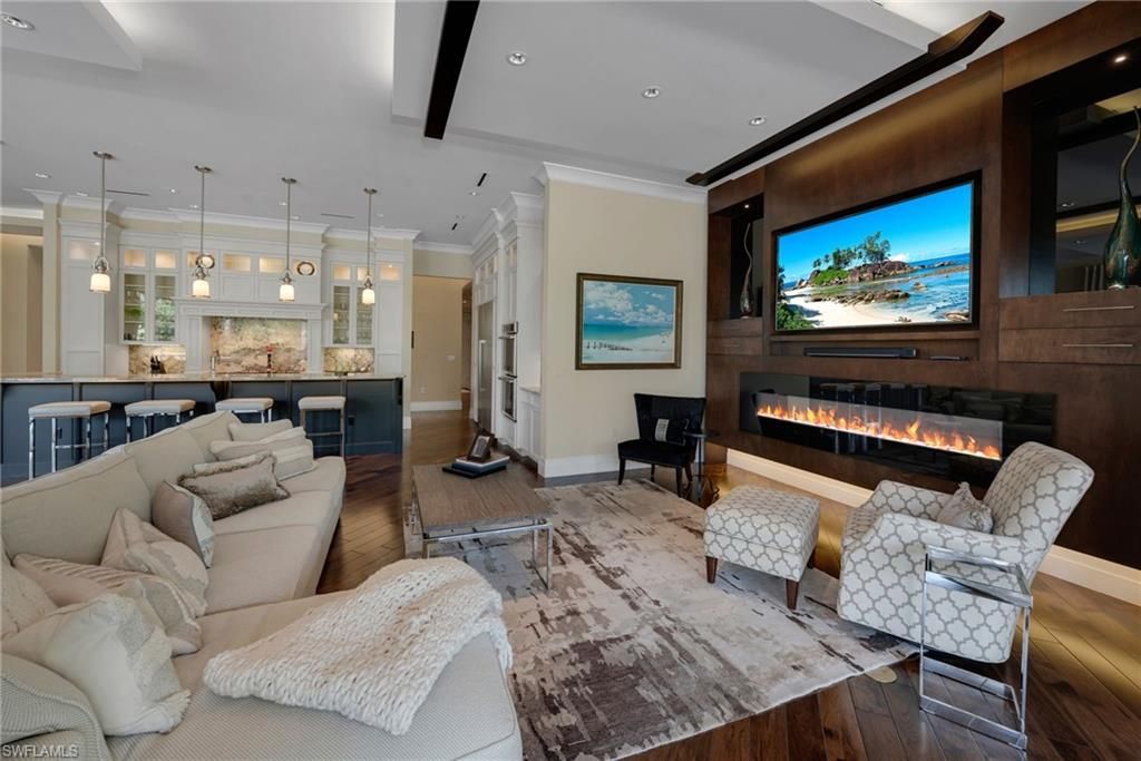 384 Edgemere Way E, Naples, FL 34105 Photo